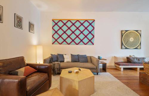 Charming City Home with Patio Fire Pit & Record Player-Family Friendly - Foto 1