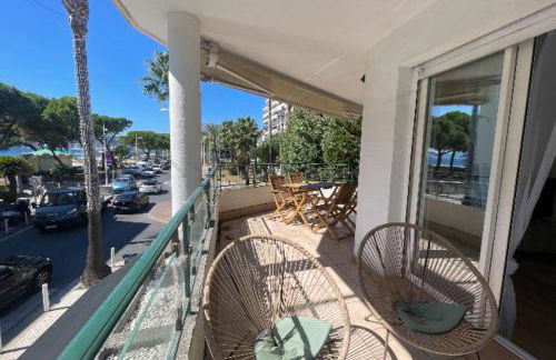 Facing the sea 2 steps from the beaches - Photo 25