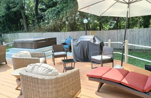 Cozy 4BR 3BA Home- Train to NYC, USOpen, CitiField Mets, MSG, Walk to Harbor & Golf - Photo 35