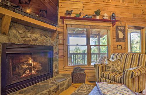 Lovely Log Cabin and Bunkhouse with Views and Yard! - Foto 4