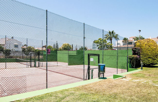 2 bedroom Apartment in Marbella with swimming pool and garden - Photo 21