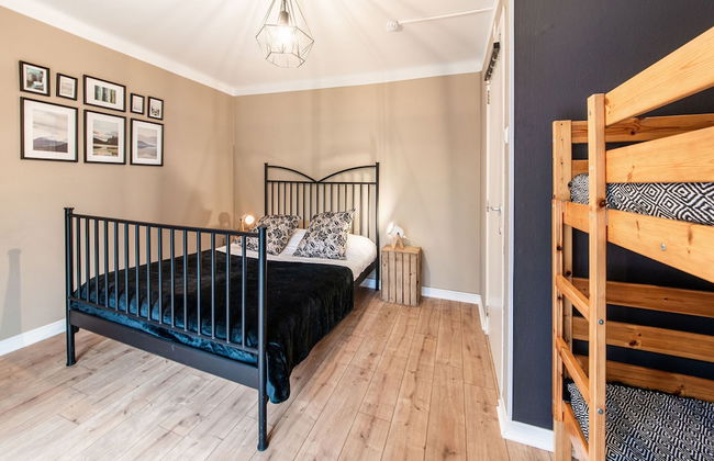 Beautiful Group House With Large Garden - Photo 5