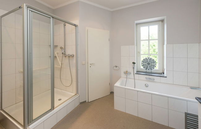 Castle in Spa With Lake View & Heated Pool - Foto 17