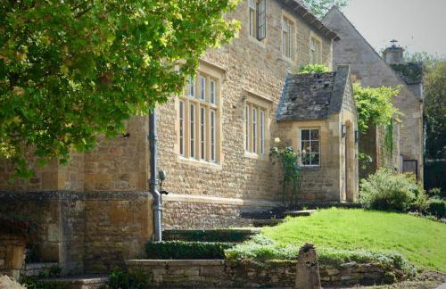 Spacious Cotswold Home for Groups, Country Escape - Photo 1
