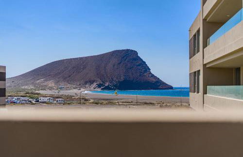 Oceanfront Oasis - Stunning beach view apartment - Foto 1
