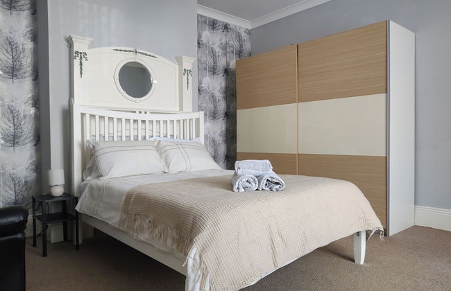 Stylish 2 Bedroom Apartment in Havant - Photo 4