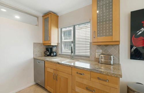 The Andalusite - Oceanfront Steps from the Sand - Foto 18