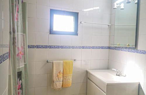 Casa do Rosa - Sleeps 6 - Parking - WiFi - Foto 8