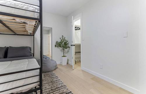 Sleeps 12 | 2 Kings w/ Ping-Pong, Gym, Arcade, BBQ - Foto 21