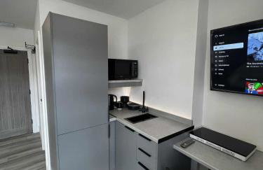 Resilets - Mood Studio 2 - Central Modern 2 Bed - Photo 5