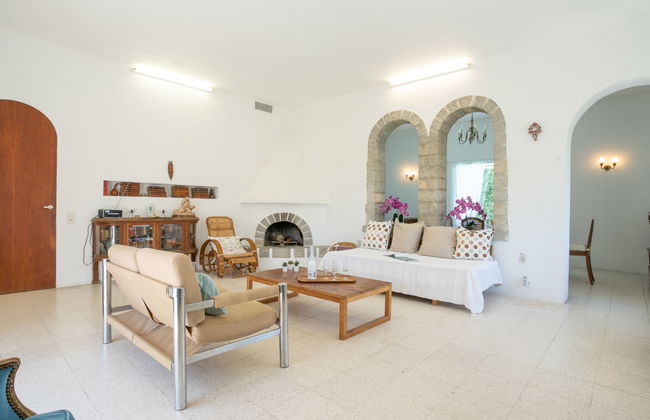 4 bedroom House in Ceyreste with private pool and garden - Photo 10