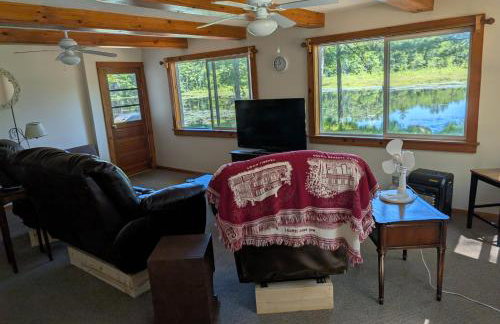 Pet-friendly, secluded, and peaceful pondside home near to Keene and Rindge NH - Foto 10