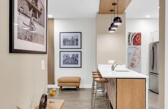 Bywater 2BR w Pool, Gym & King Beds - Foto 16