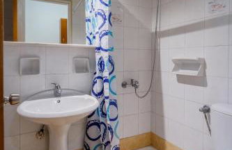 Vivian Hotel - Photo 32