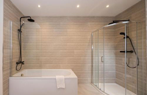 Stanway Apartments- Free Parking & Close To Tram Stop - Photo 11