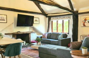 Historic Property with Stunning Views (Walk to the pub) - Foto 1