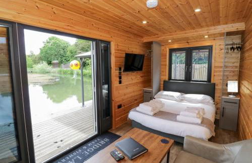 Maple Lodge at Bridge Lake Farm & Fishery - Foto 5