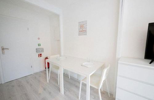 Monteurwohnung-fuer-5-Personen-mit-Balkon-Kueche-Ahrensburg-Naehe-Hamburg-AGRP1203 - Foto 8