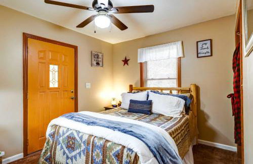 Scenic Marble Cabin with Fire Pit! - Foto 15