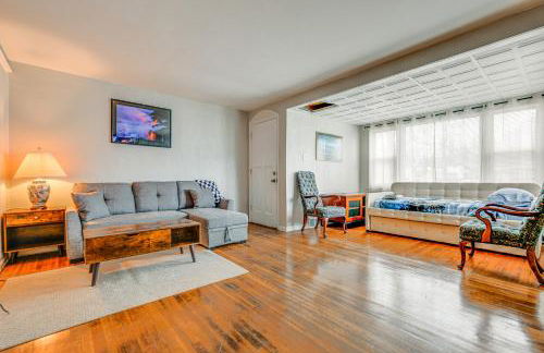 6 Mi to Dtwn Attractions Buffalo Apartment! - Photo 1