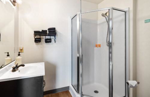 Fife Lake Lodge - Double Queen Room with Lake Access - Foto 10