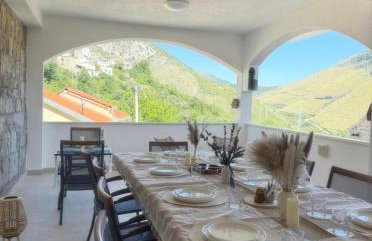 Villa with stunning Mountain Views and Authentic Croatian Stone House near Split and Sea - Photo 1