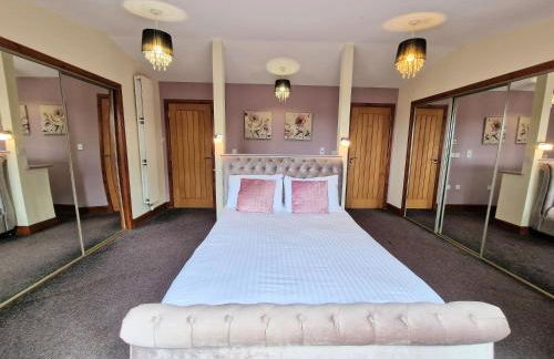 Torridon 1 with Private Hot Tub - Fife - Loch Leven - Lomond Hills- Pet Friendly - Photo 1