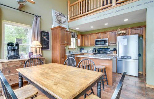 Hot Tub and Fire Pit! Lake-View Home in Blue Eye - Foto 8