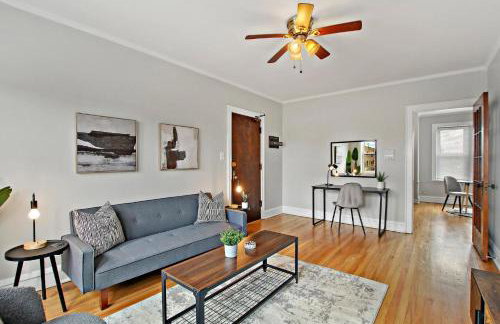 Vibrant 1BR Apartment close to Dining - Cullom B3 - Photo 2