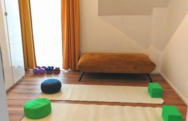 Golden Home with Barbecue, Yoga, Football Table - Photo 3