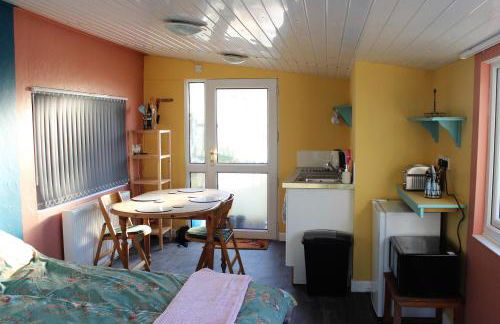 Redwood Lodge, Dee Valley Stays - cosy microlodge with detached private shower & WC - Photo 5