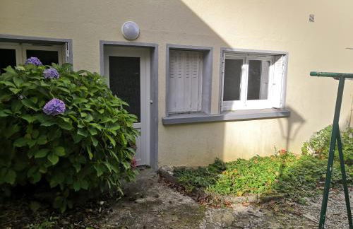 Logement sous maison habitée en face de la foret petite cour - Foto 8