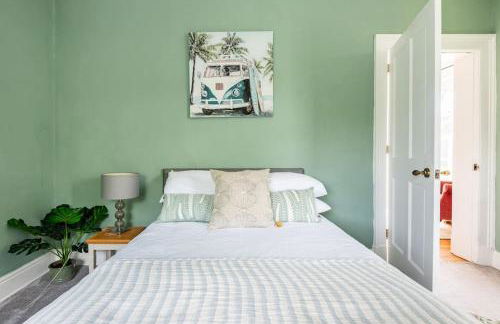 Cotswold Cheltenham, whole house with hot tub - Photo 30