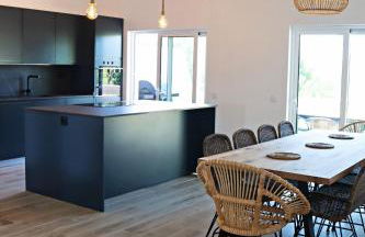 Vivenda Geminada com piscina a 10 minutos a pé da praia, by QoZzy - Foto 8