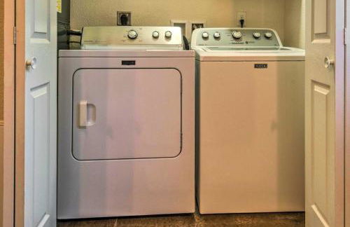 St Charles Hilltop Mansion with Mod Interior! - Foto 20