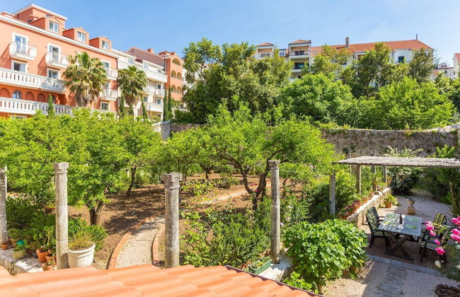 Dvori With Garden, Free Parking Next To Sea - Foto 26