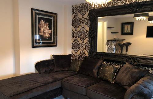 2-Bed Hillside House - Sleeps 4 Garden & Parking - Foto 2