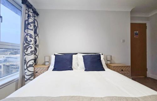 Edinburgh Central 2-bedroom Apartment with Free Parking and Stunning Views - Photo 8