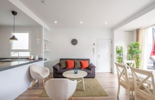 Spacious Penthouse with Private Terrace - Photo 4