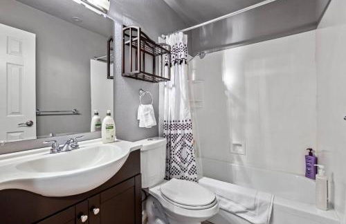 Modern Family Haven Fenced Yrd GrillFirepit - Foto 28