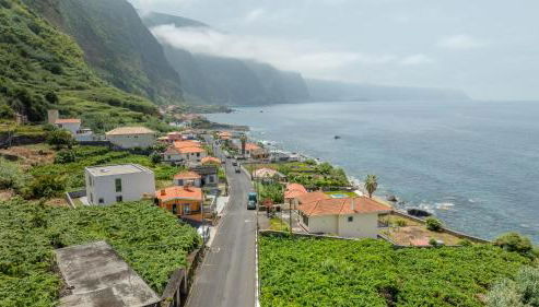 Scenic Home with Panoramic Sea & Mountain Views in São Vicente - Foto 3