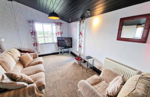 Ochil 9 with Private Hot Tub - Fife - Loch Leven - Lomond Hills - Pet Friendly - Photo 18