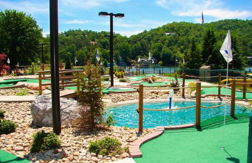 Sunset Retreat - Big Deck, Mountain & Lake Lure Views! - Foto 11