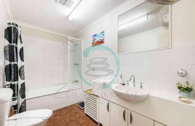 ZEN FORESHORE - 2 Bedroom Apt with Pool - Foto 9