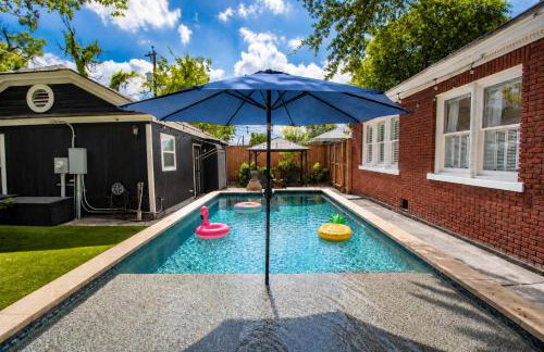Charming home with pool, enclosed yard, patio & great Woodlawn Lake location - Foto 36