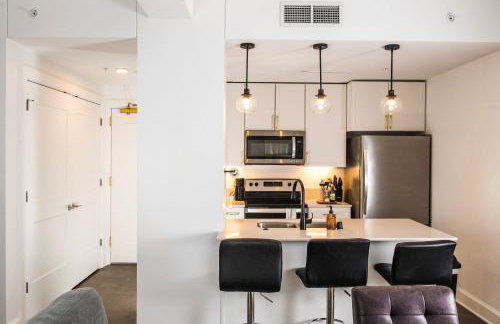 Luxury Downtown Apt with Parking, Gym, and Lap Pool - Foto 18