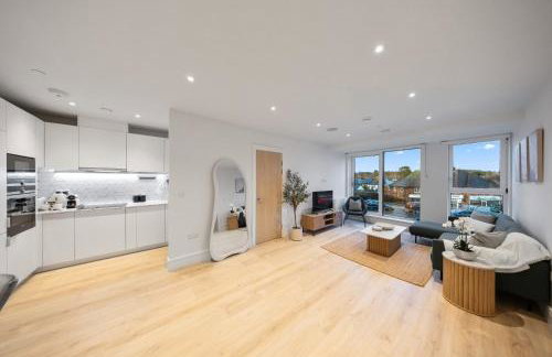Modern & Cozy 2-Bedroom Apartment plus Parking, Gym, Cinema, Games Room, Workspace - Photo 12