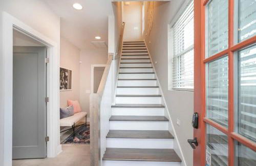 Roof Deck Grill VIEWS 2 Miles from Broadway - Foto 21