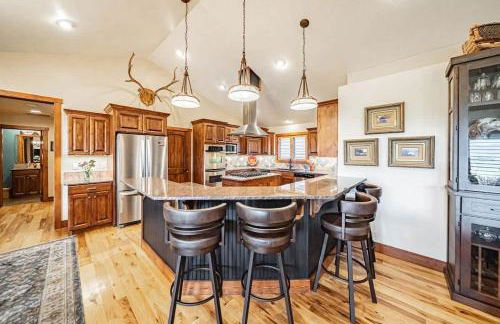 Upscale Hot Tub Wildlife Views - Photo 16