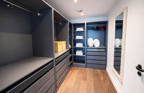 City Centre Roof Terrace Penthouse with Parking - Photo 19